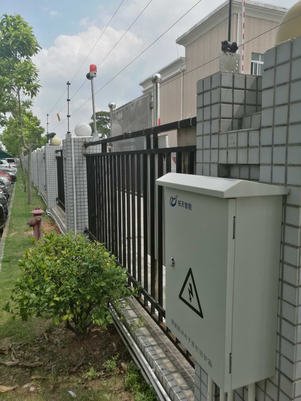 東莞某工廠電子圍欄安裝案例